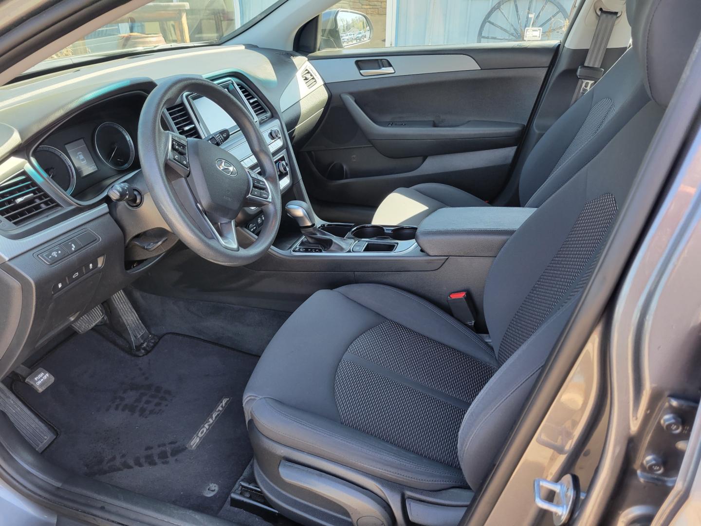 2018 Grey /Black Hyundai Sonata SE (5NPE24AF5JH) with an 2.4L I4 engine, 6 Speed Automatic transmission, located at 450 N Russell, Missoula, MT, 59801, (406) 543-6600, 46.874496, -114.017433 - Photo#13